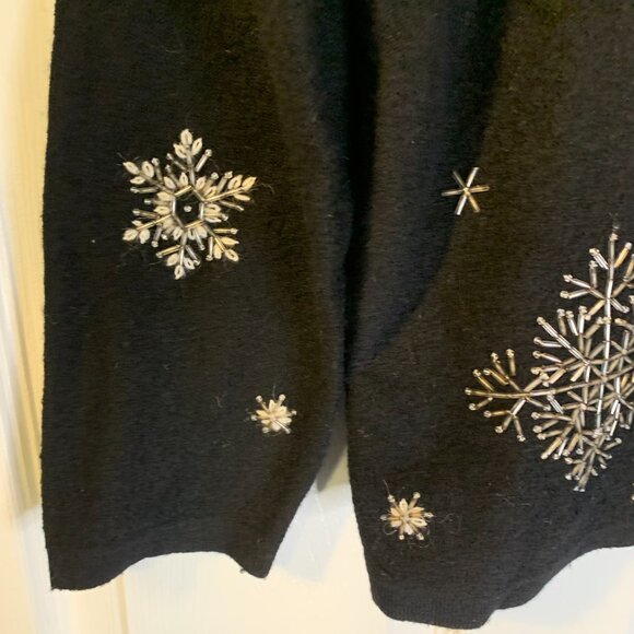 Nordic Design Women's Holiday Faux Fur Snowflakes Sweater Petite Size PM Black - Picture 5 of 6
